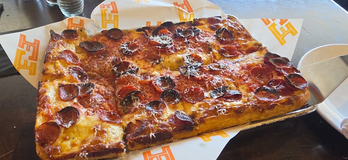 Federal Pizza Photo 4