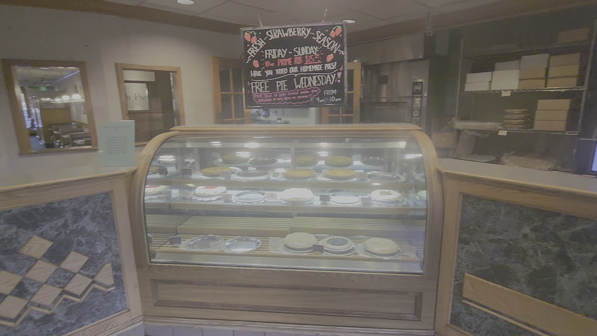 Shari's Cafe and Pies Photo 2