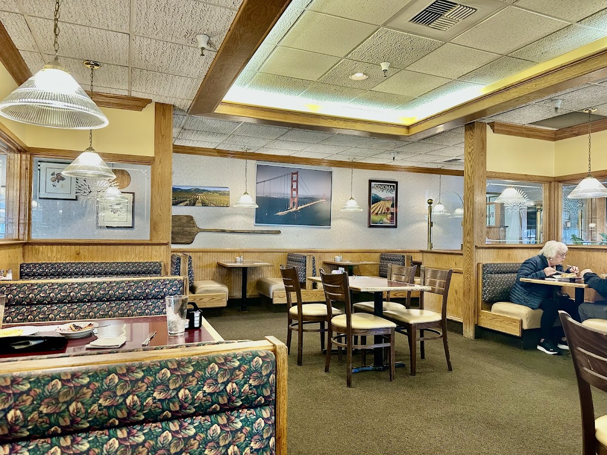 Shari's Cafe and Pies Photo 4