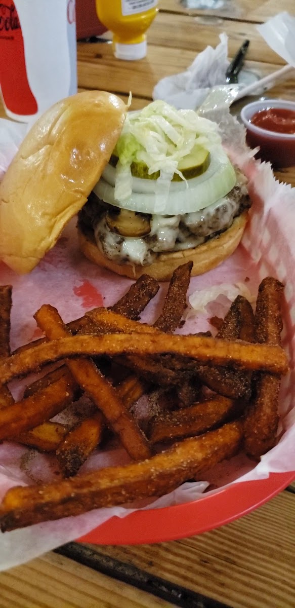 Beth's Burger Bar Photo 2