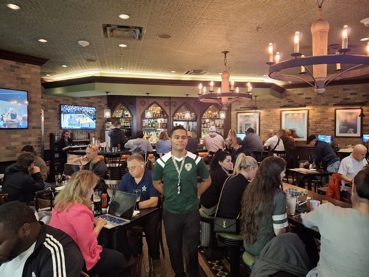 The Clover Irish Pub Photo 4