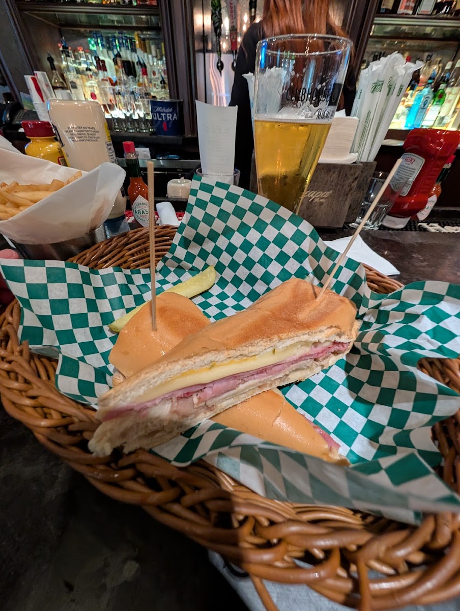 The Clover Irish Pub Photo 6
