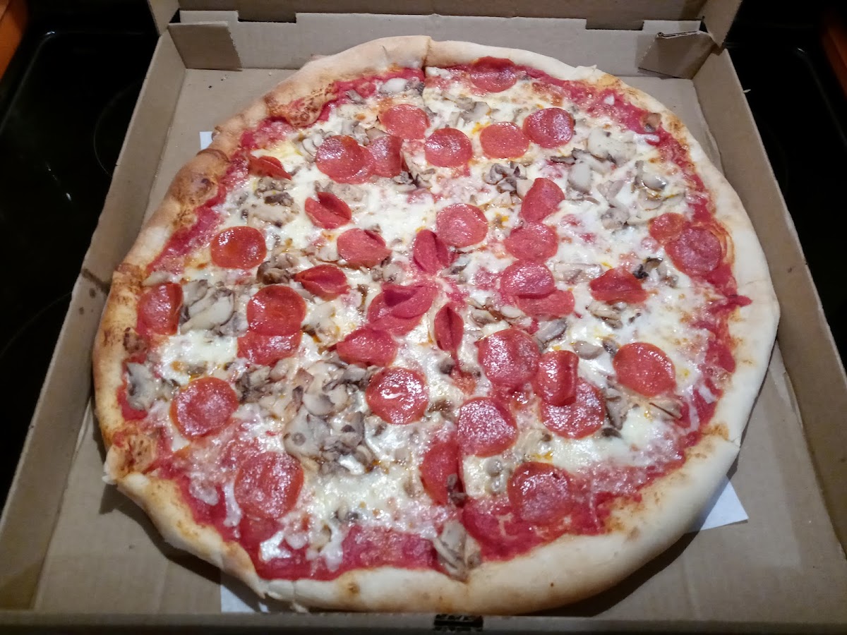 Frank's Pizza & Restaurant Photo 9