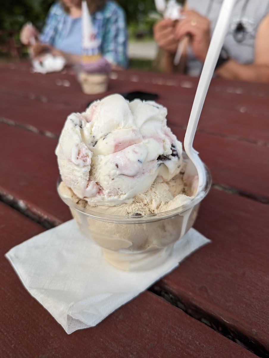 Yorkie's Grille & Custard Photo 9