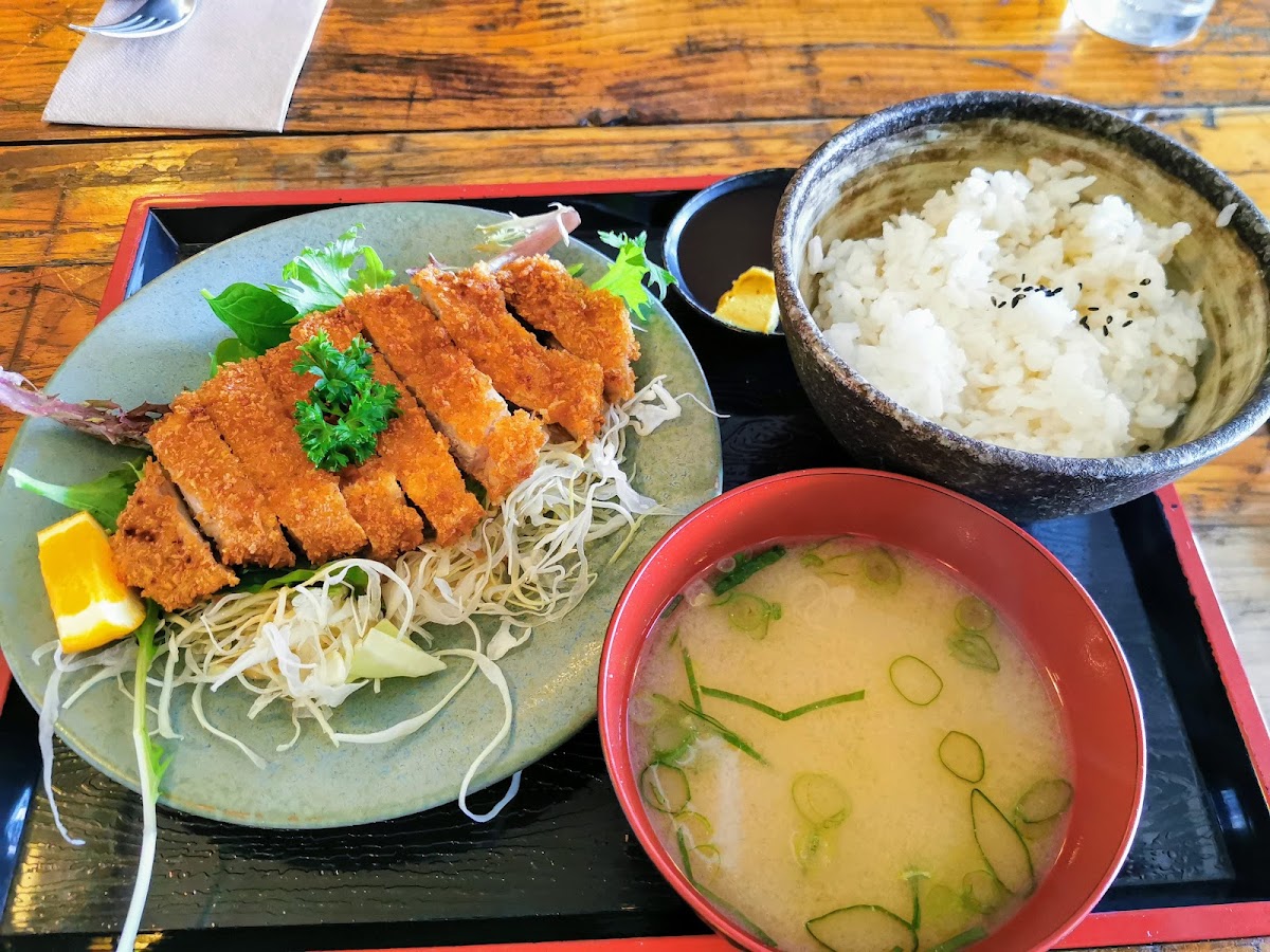 A red dot Japanese Restaurant Photo 3
