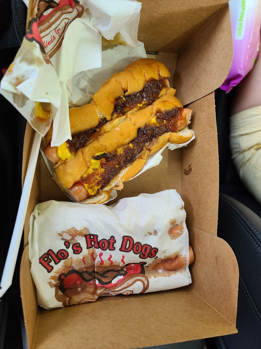 Flo's Hot Dogs Photo 10