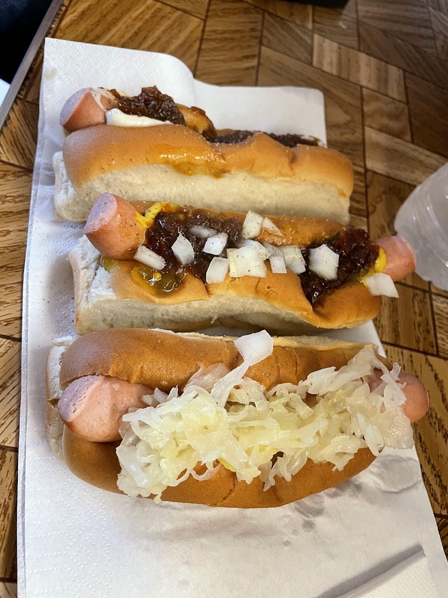 Flo's Hot Dogs Photo 3