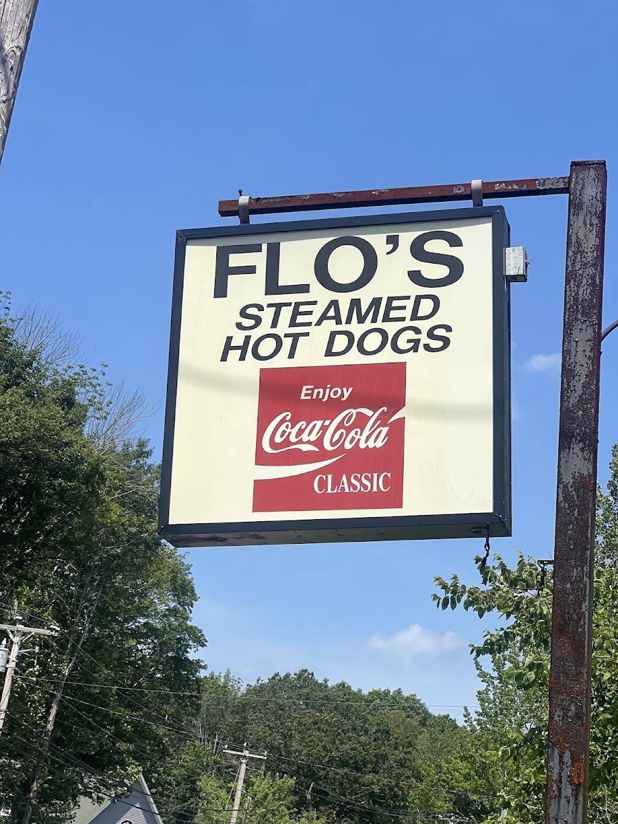 Flo's Hot Dogs Photo 4