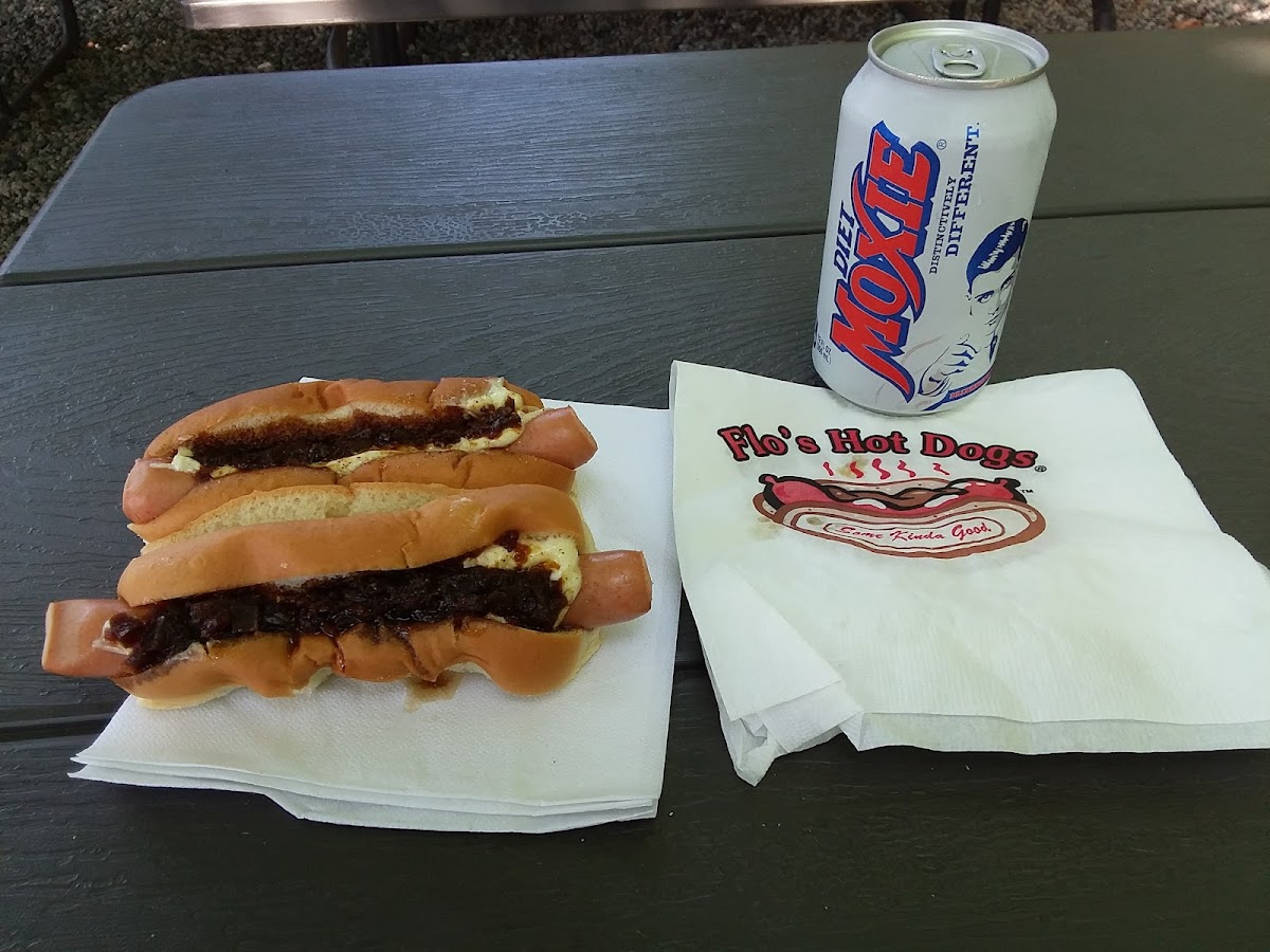 Flo's Hot Dogs Photo 8