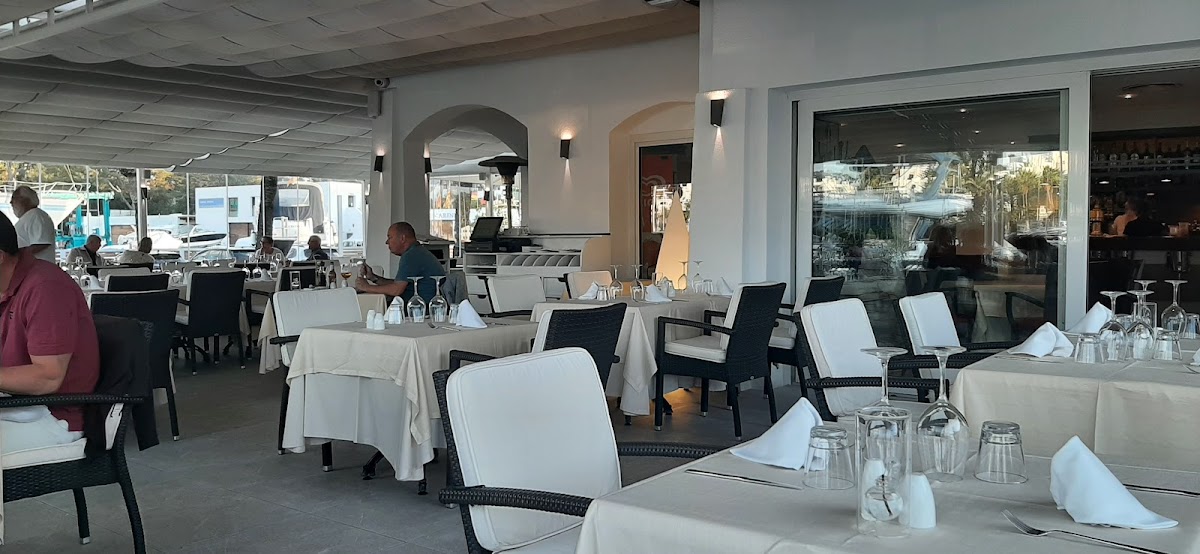 Porto Cari | Restaurant & Cafe Photo 3