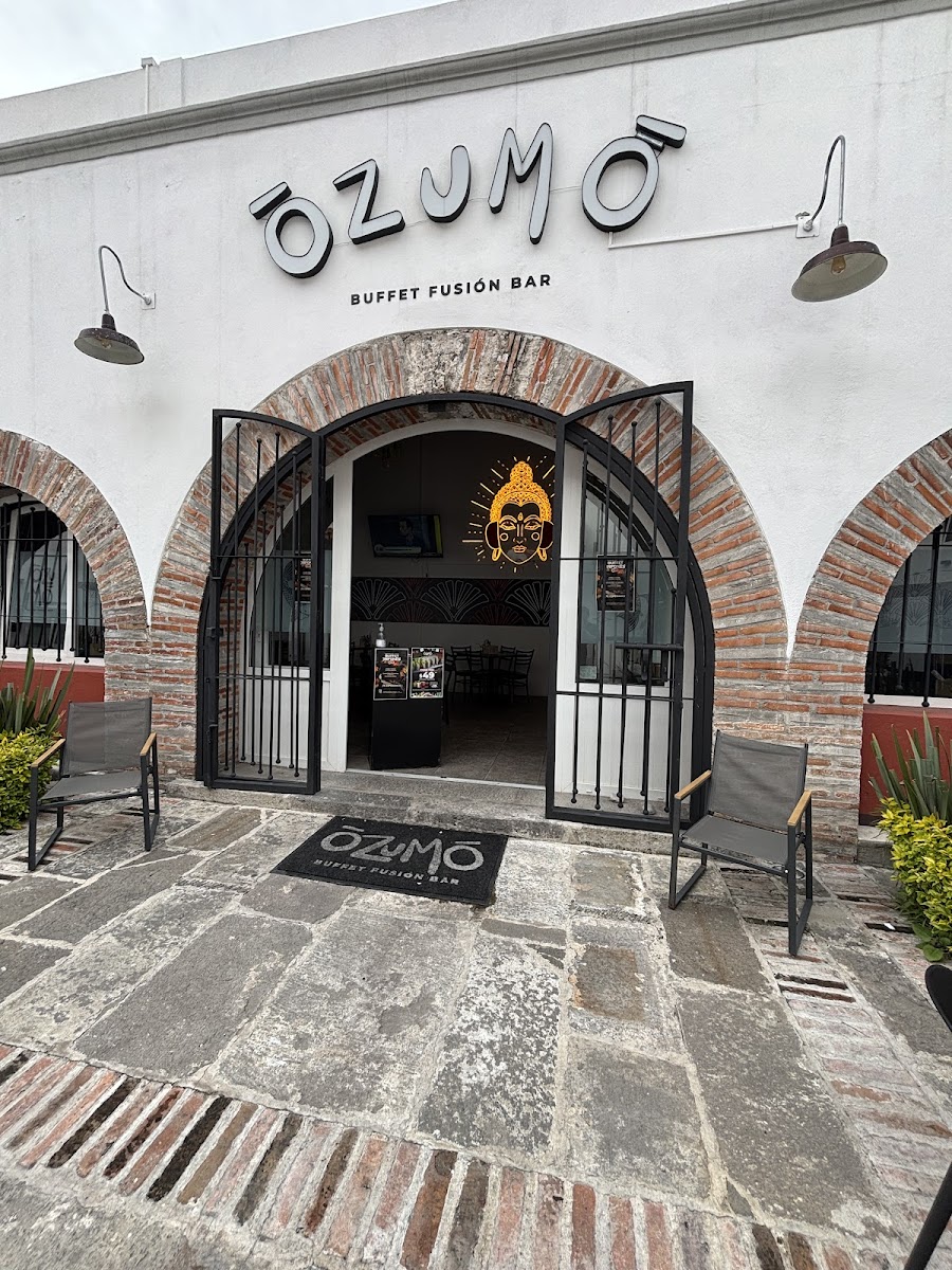 Ozumo Tres Patios