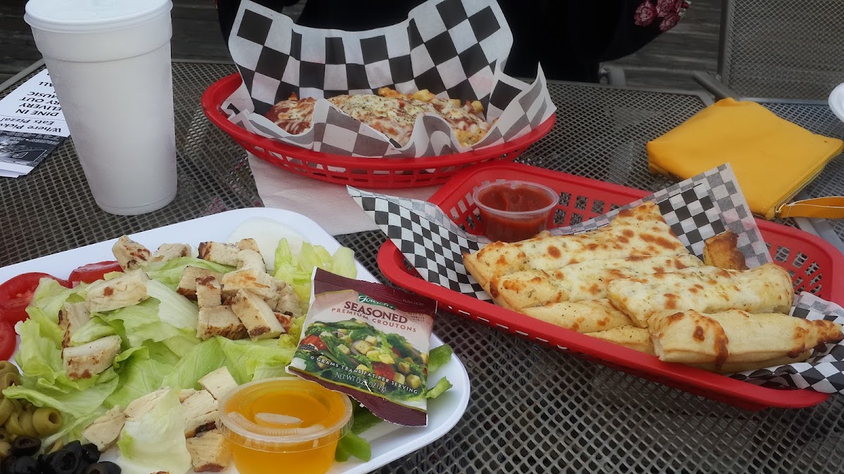 Dock D's Pizza and Patio Photo 5