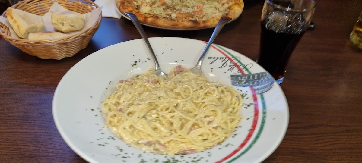 Pizzeria Pescatore Photo 8