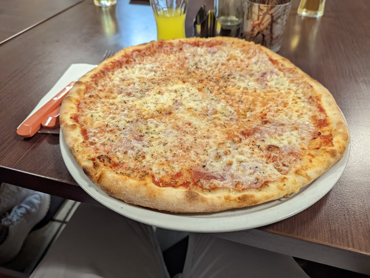 Pizzeria Pescatore Photo 9