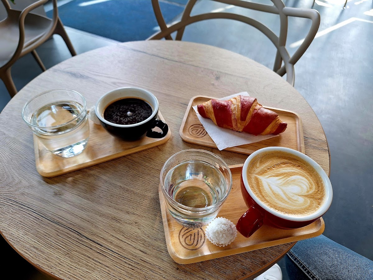 Teo's Cafe - Bucium Photo 3