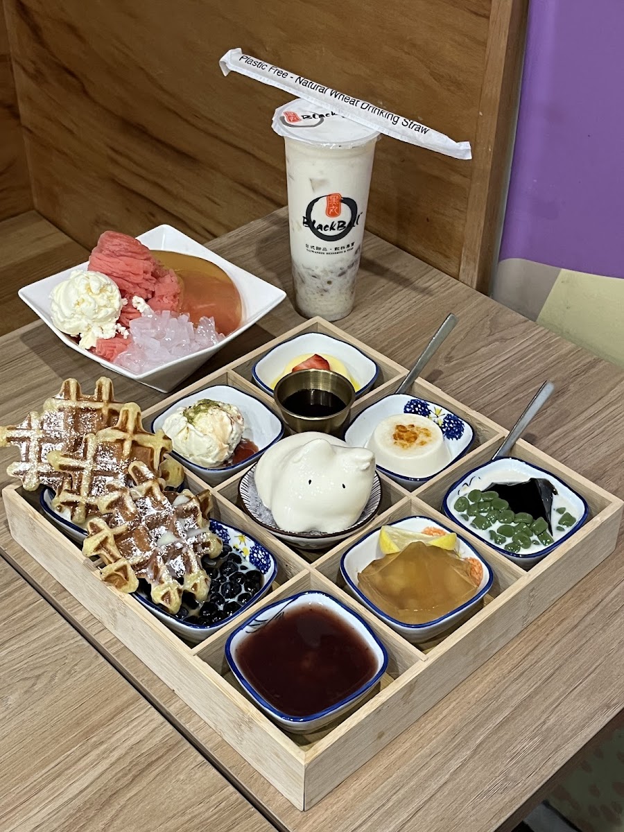 BlackBall ChinaTown Photo 3