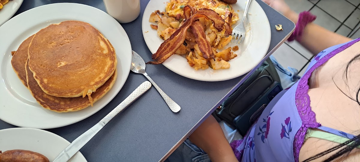 Village Diner Photo 9
