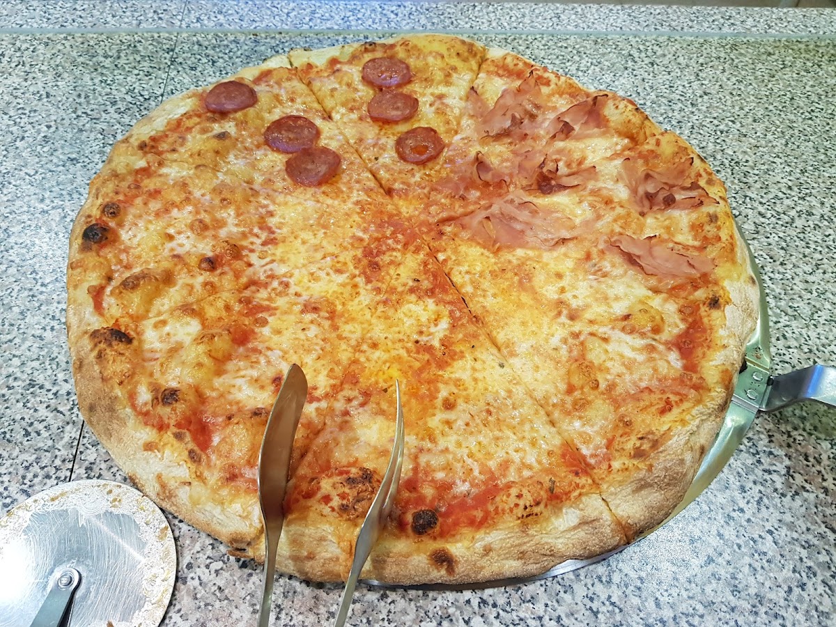 Pizza Reale Photo 7