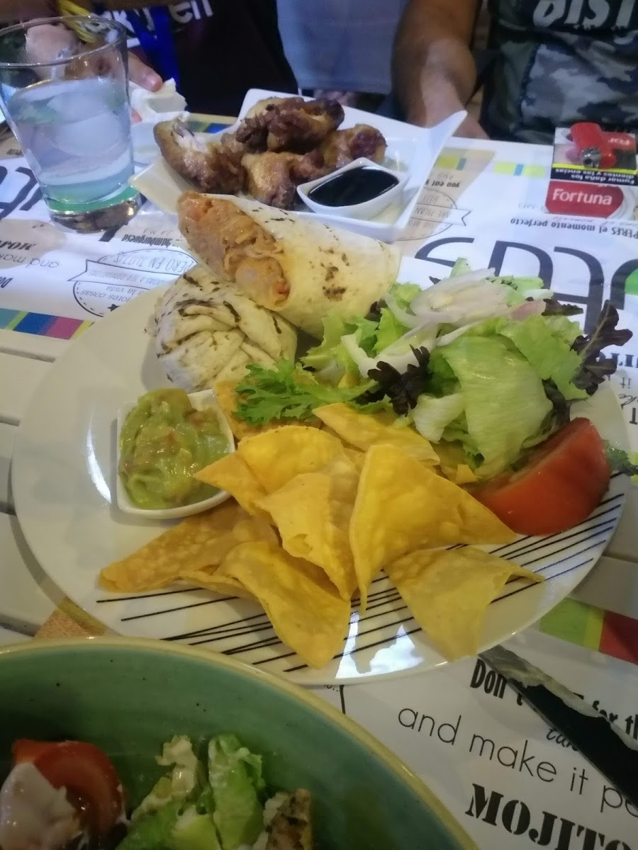 tutti's comida internacional Photo 9
