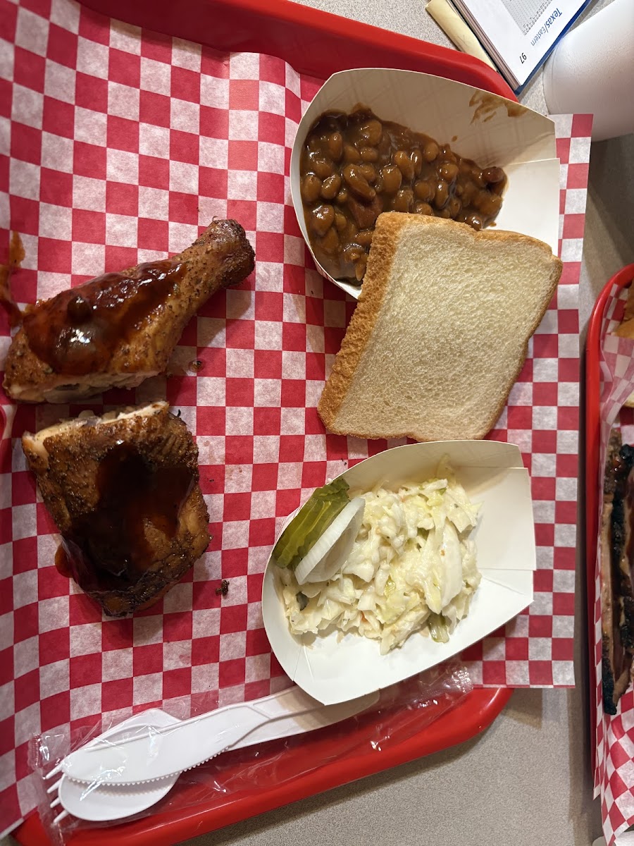 Circle B Smokehouse Photo 2