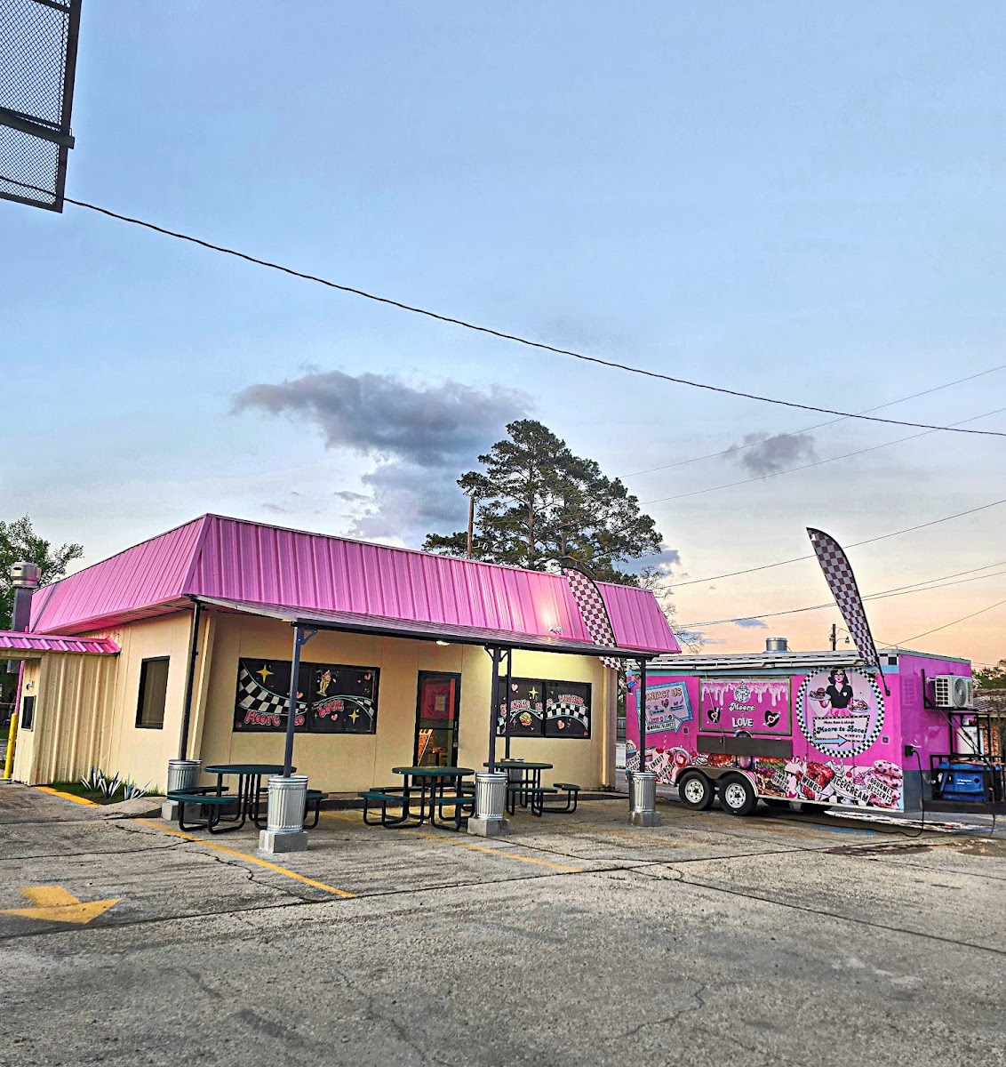 Moore to Love Diner On Wheels