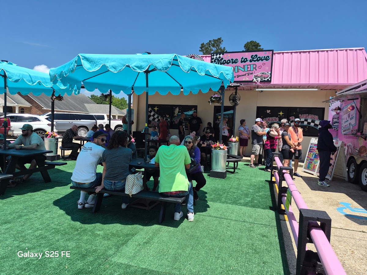 Moore to Love Diner On Wheels Photo 8