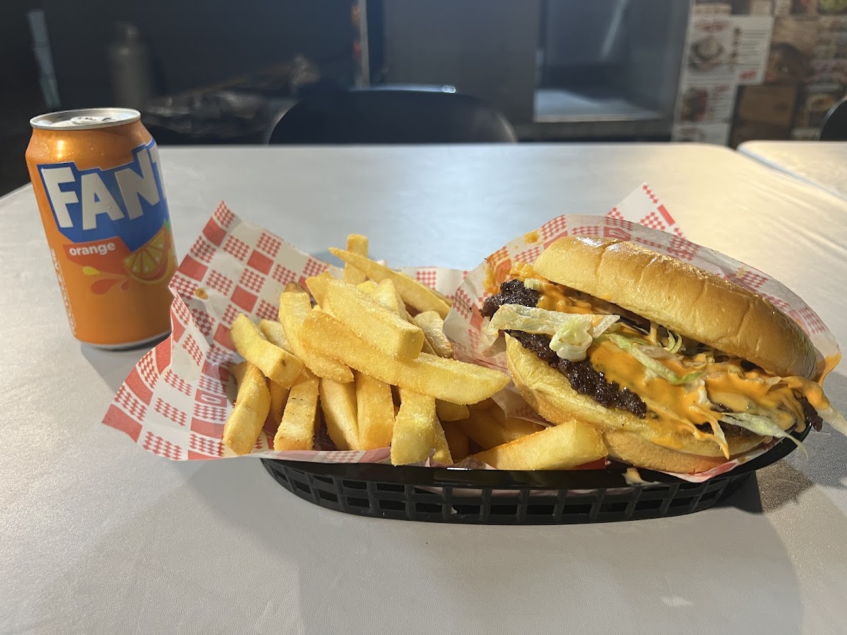 Smash Em Burgers Photo 4