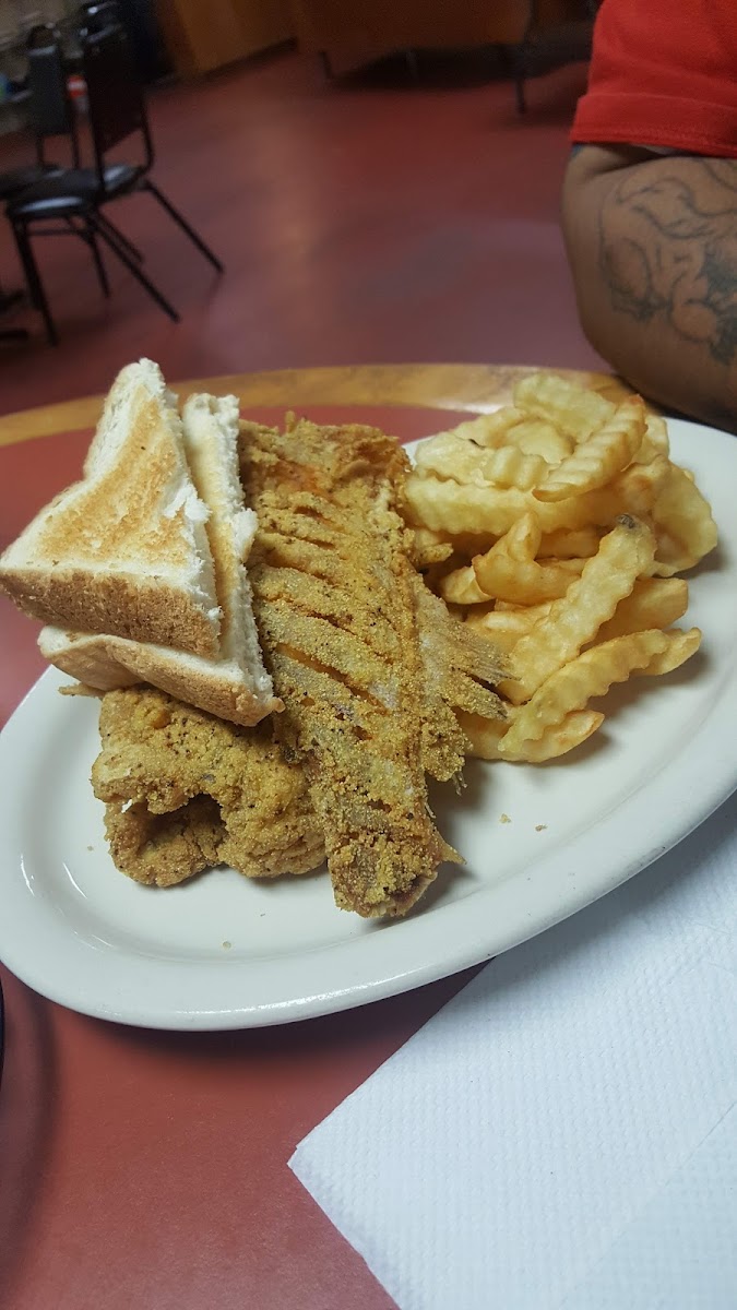 Farplace Family Restaurant Photo 7
