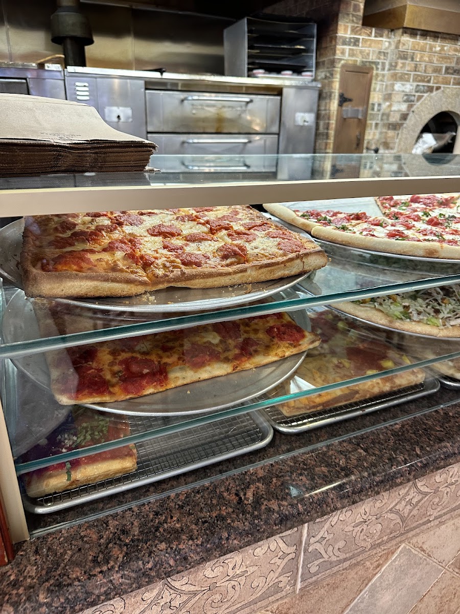 Cugini Pizzeria & Ristorante Photo 7