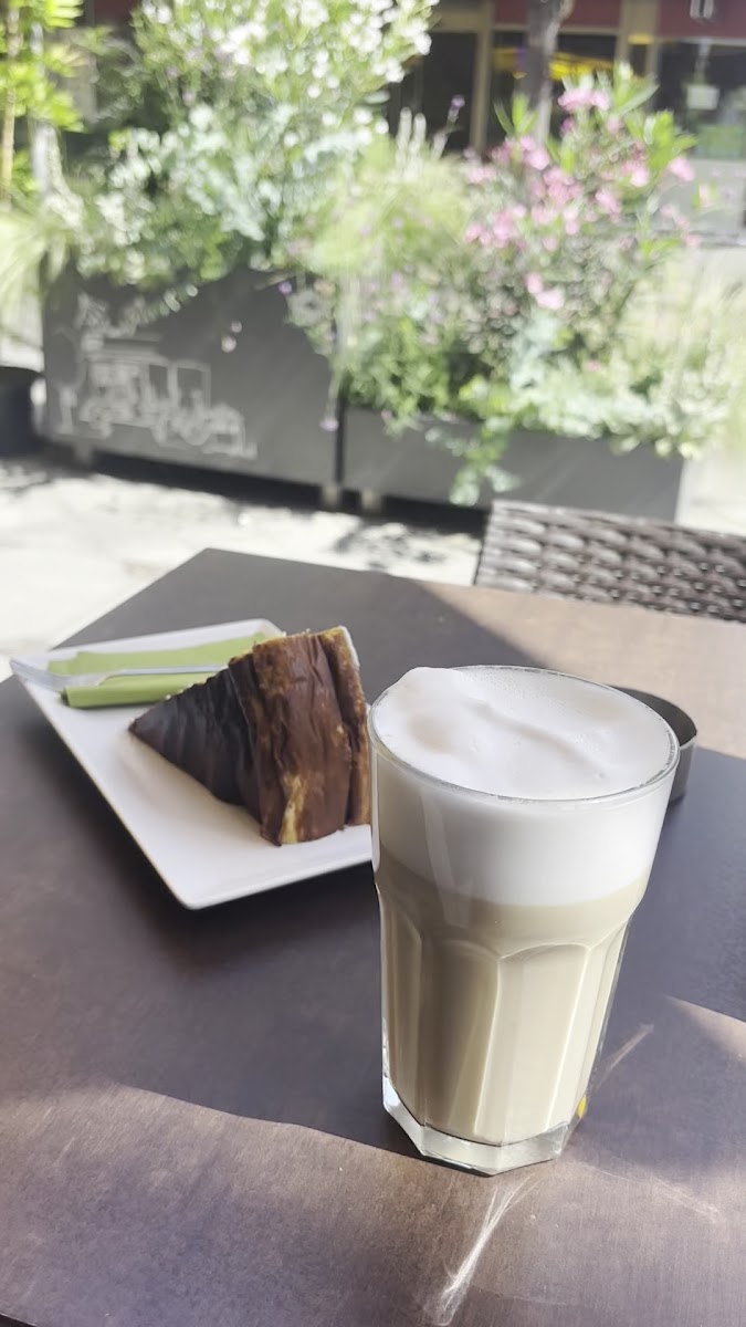 Moha Kaffee-Rösterei P3 8-9 Photo 2