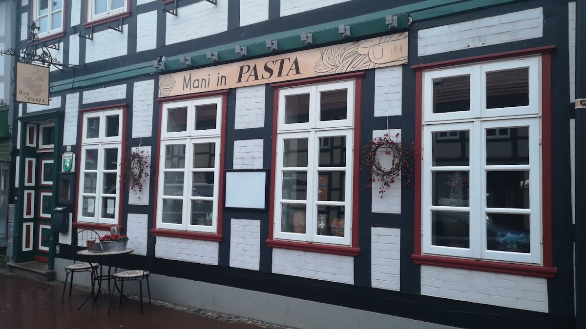 Mani in Pasta