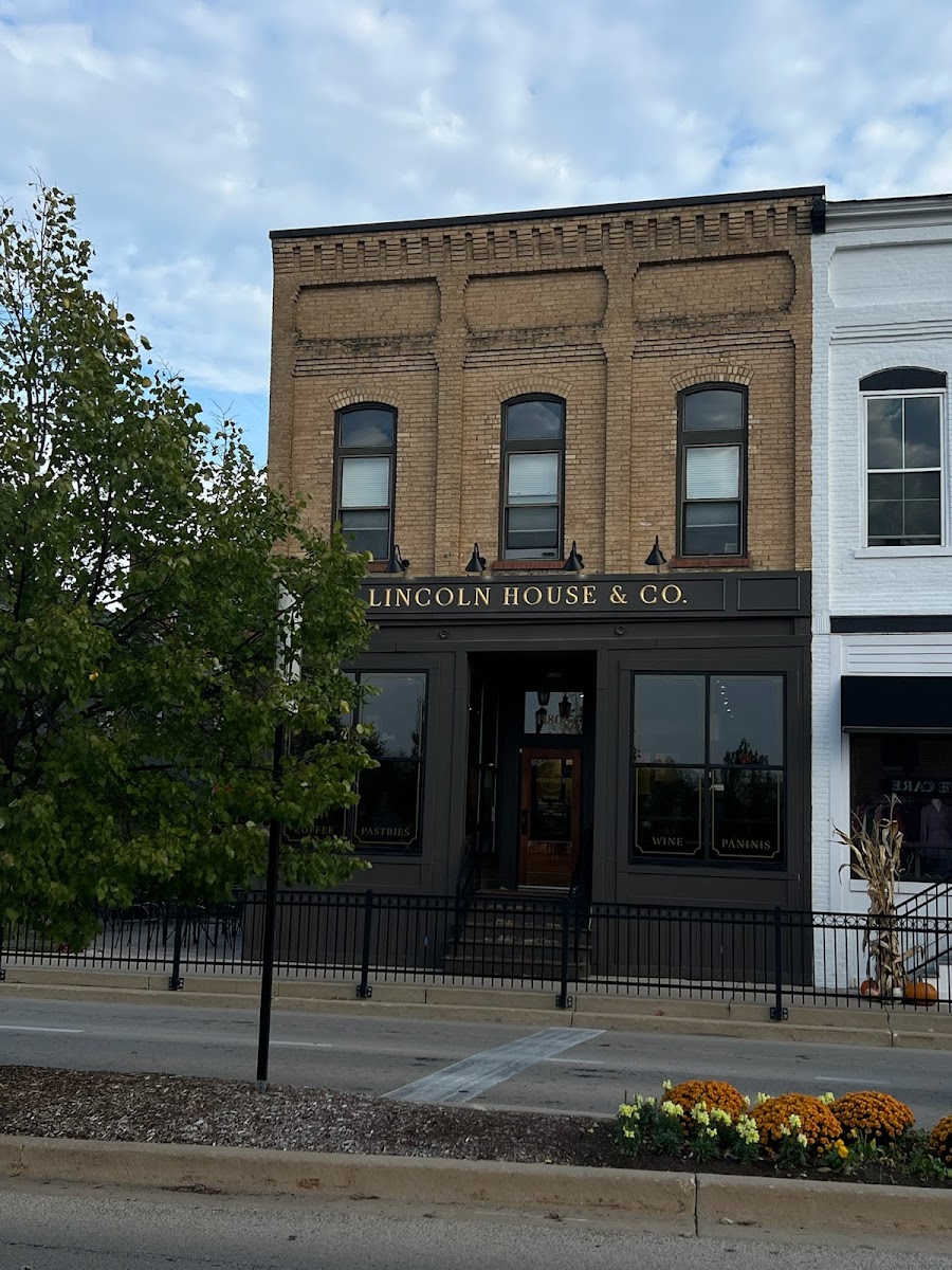 Lincoln House & Co. Coffee Shop Photo 4