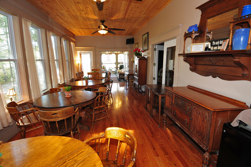 Fredericka's Restaurant and the Loose Moose Bar & Grille