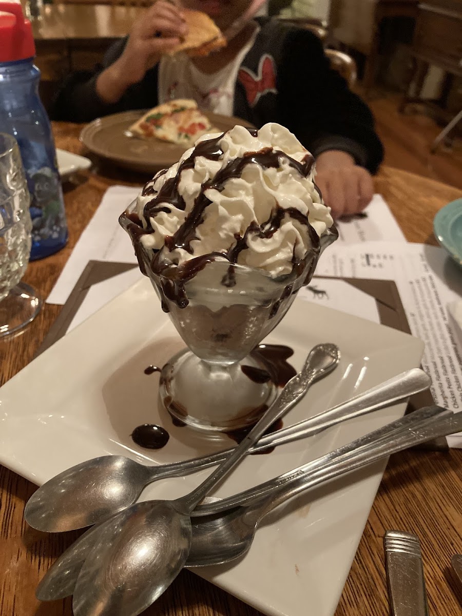 Fredericka's Restaurant and the Loose Moose Bar & Grille Photo 8