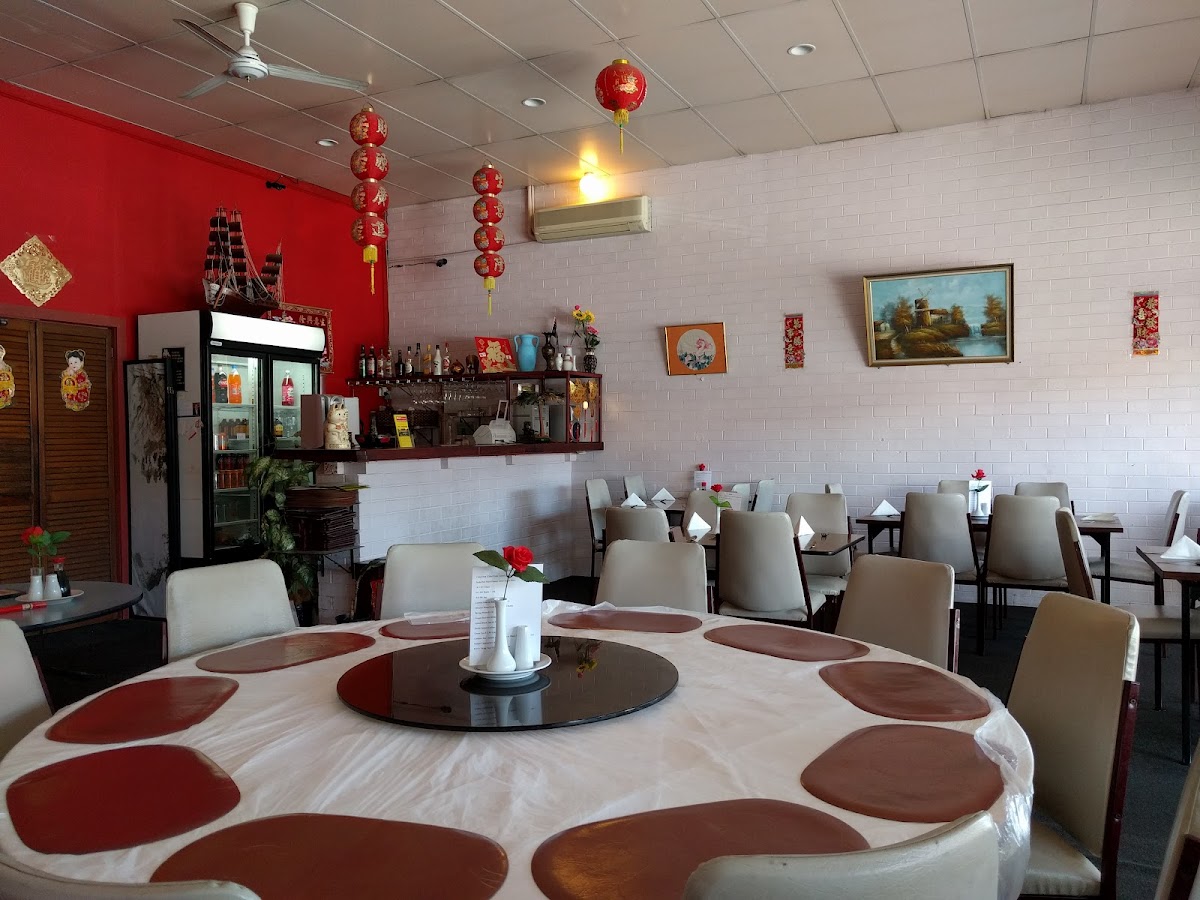 Khais Restaurant Photo 2