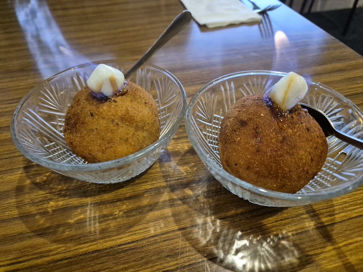 Khais Restaurant Photo 6