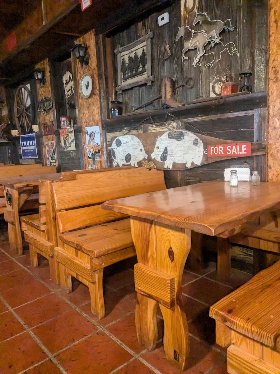 Saddleback Steakhouse Photo 4