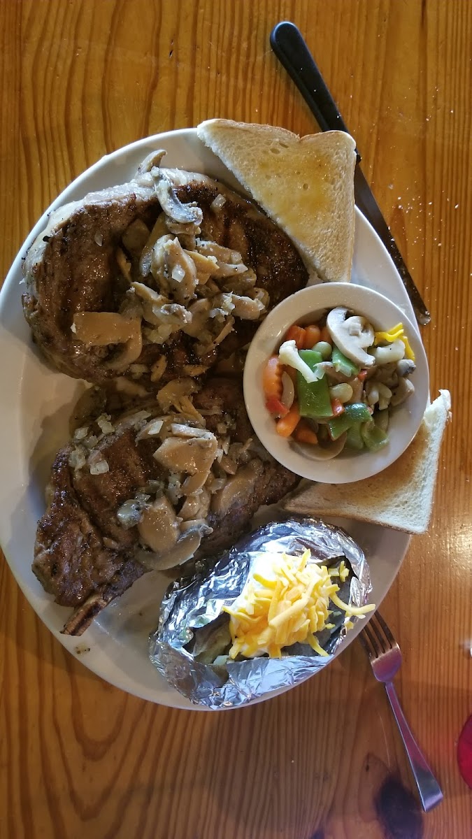 Saddleback Steakhouse Photo 8