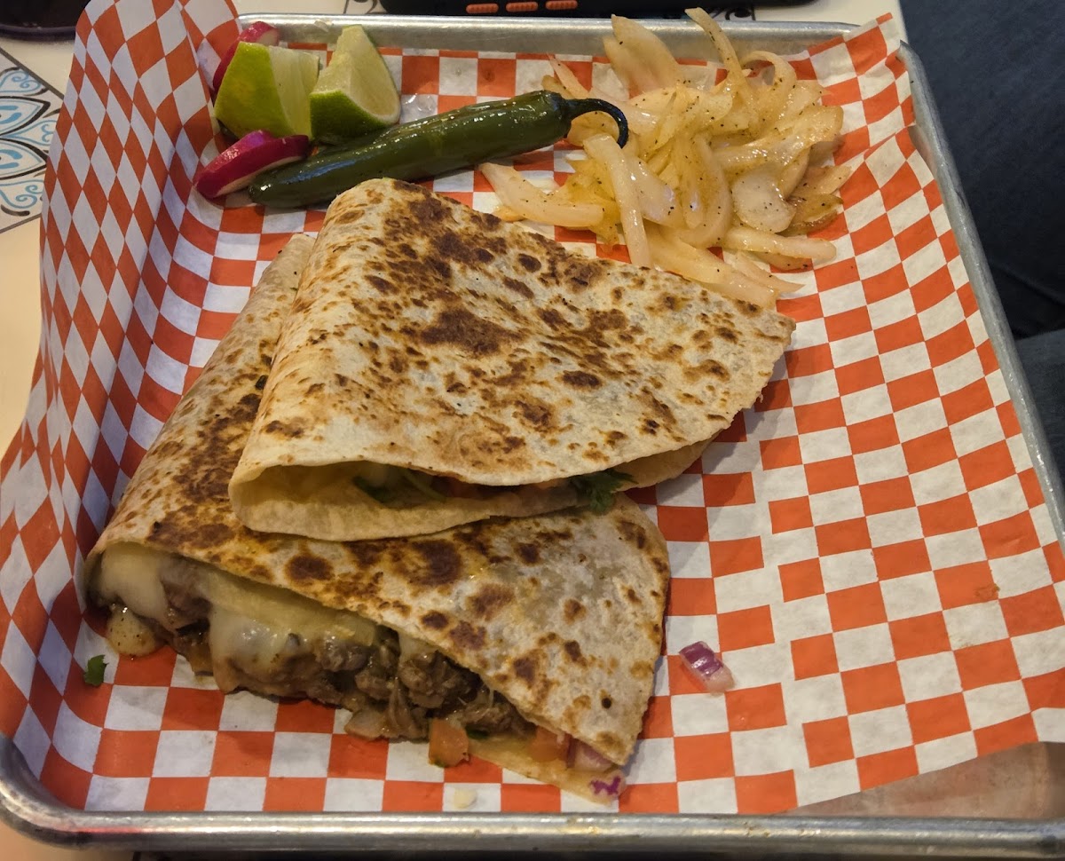 LOS PLEBES SEAFOOD & GRILL Photo 4