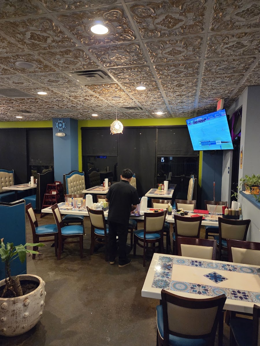 LOS PLEBES SEAFOOD & GRILL Photo 7