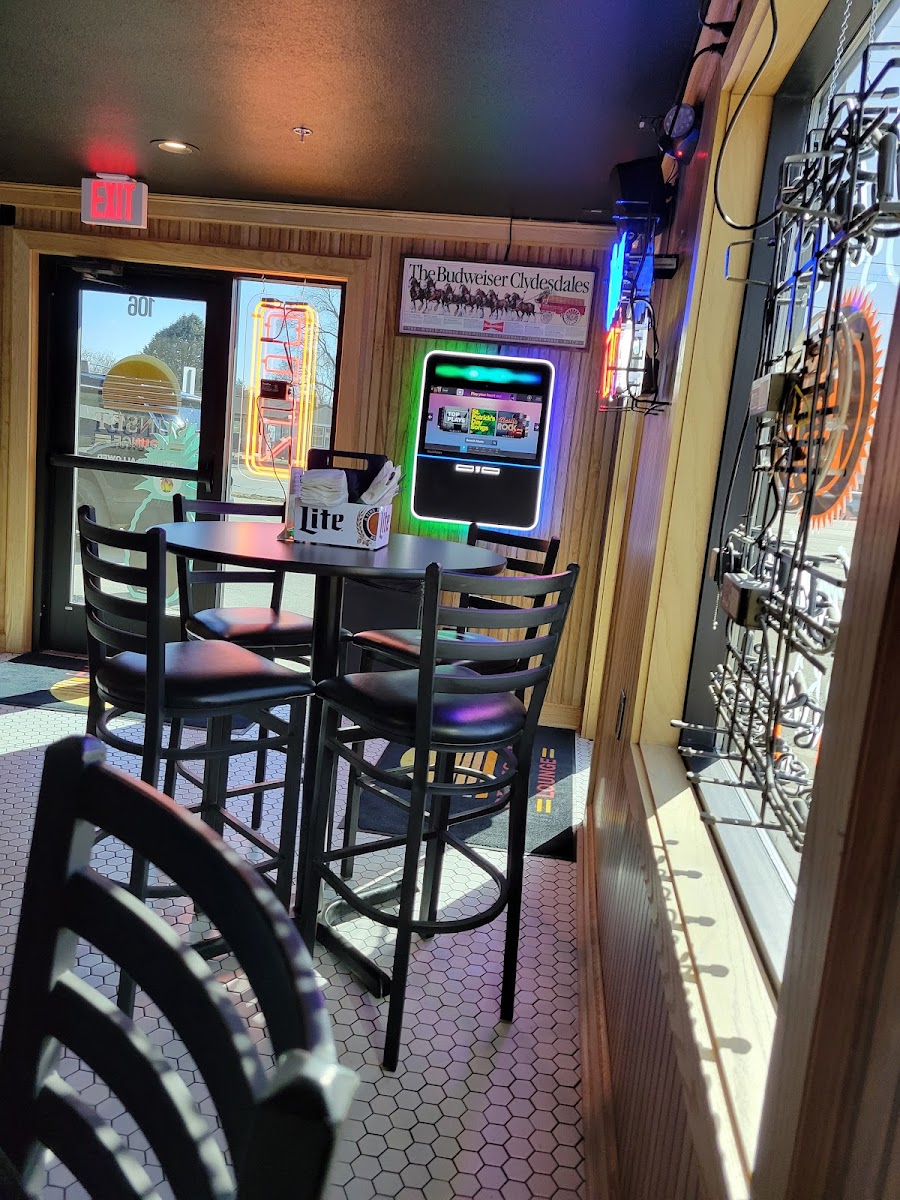 Sunset Lounge Photo 7