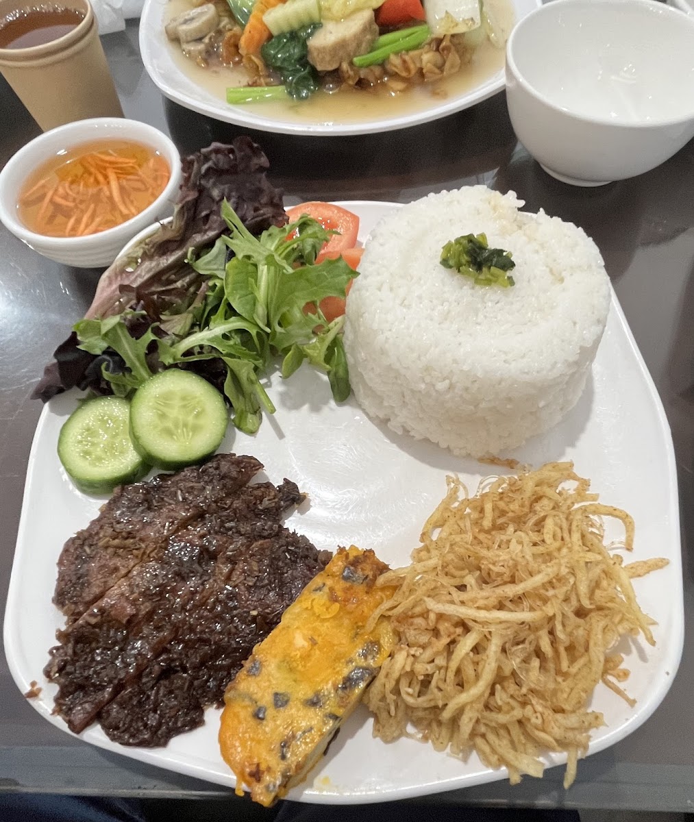 Simple Asian Vegetarian Cuisine Photo 3