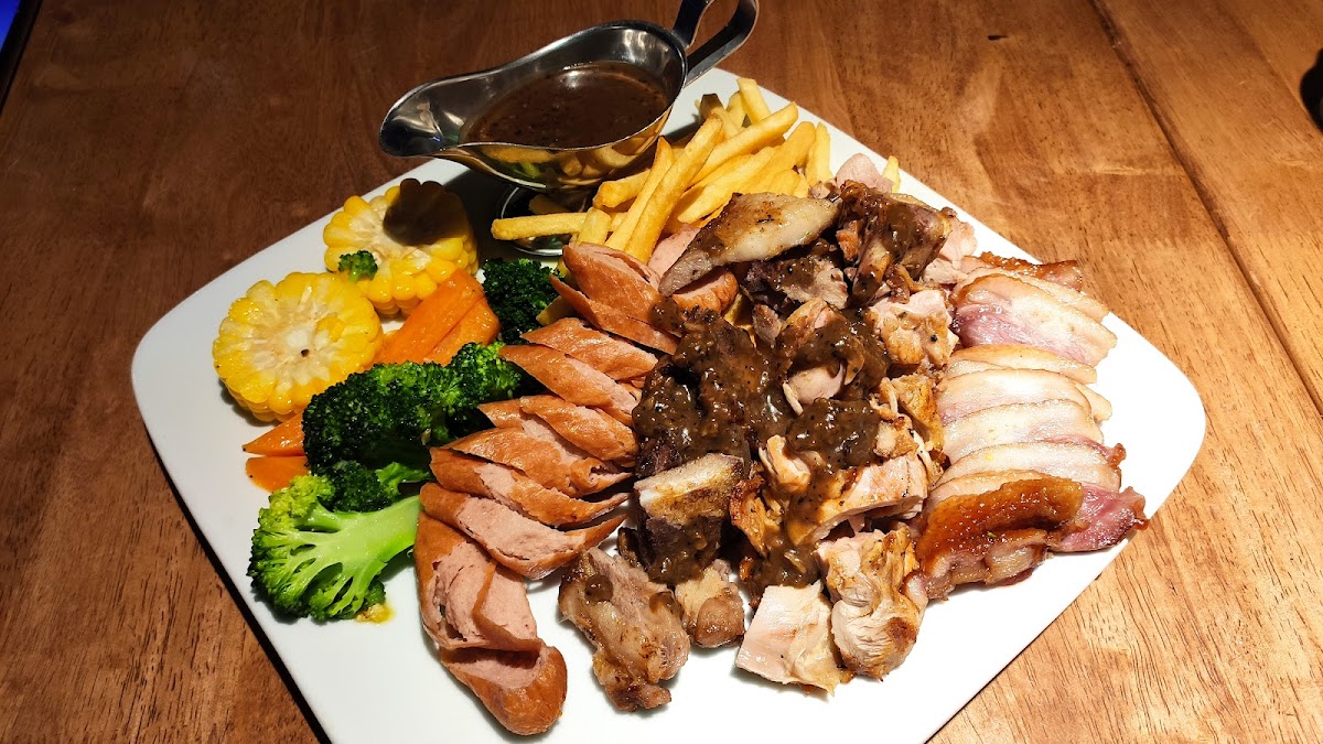 The Hill Restaurant & Bar • Cheras Photo 9