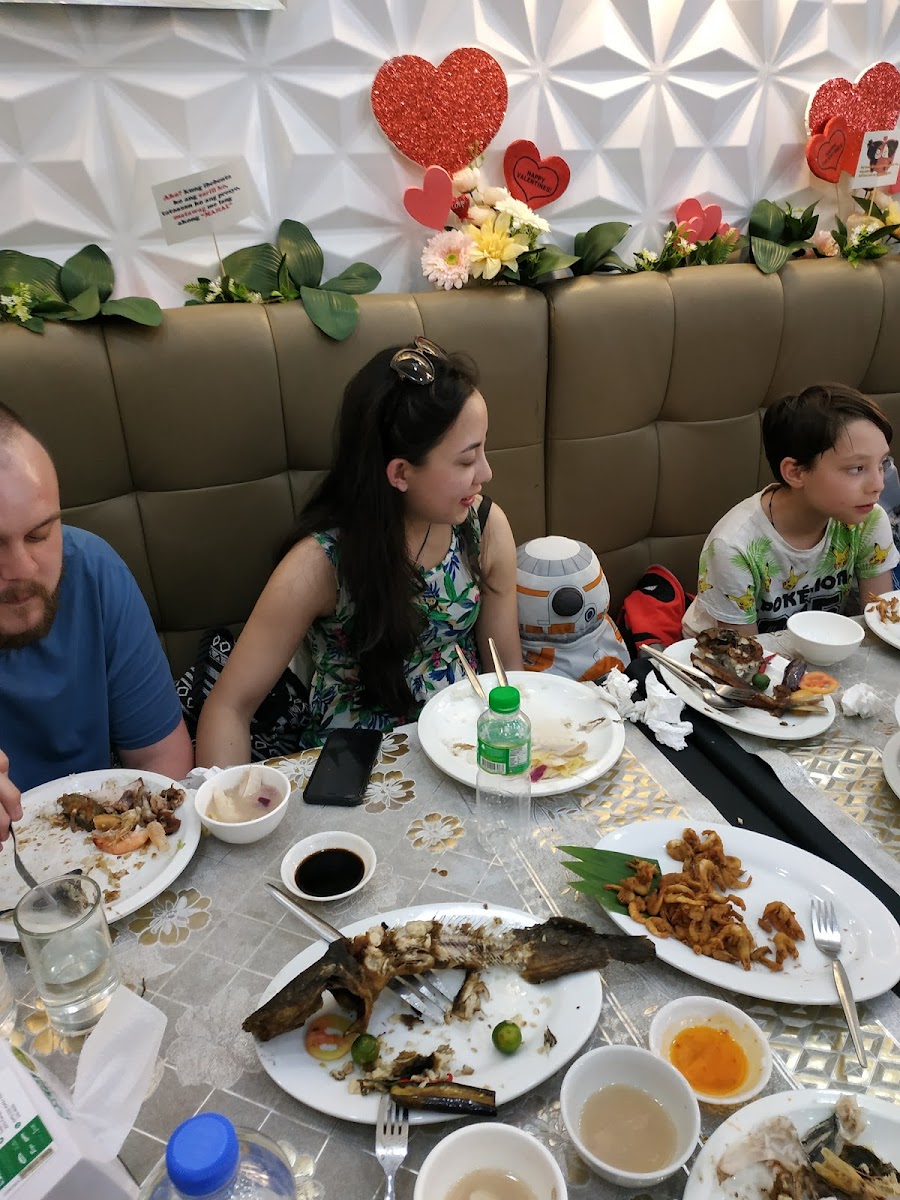 Tessie's Grills & Roasters Restaurant (TG&R) Photo 7