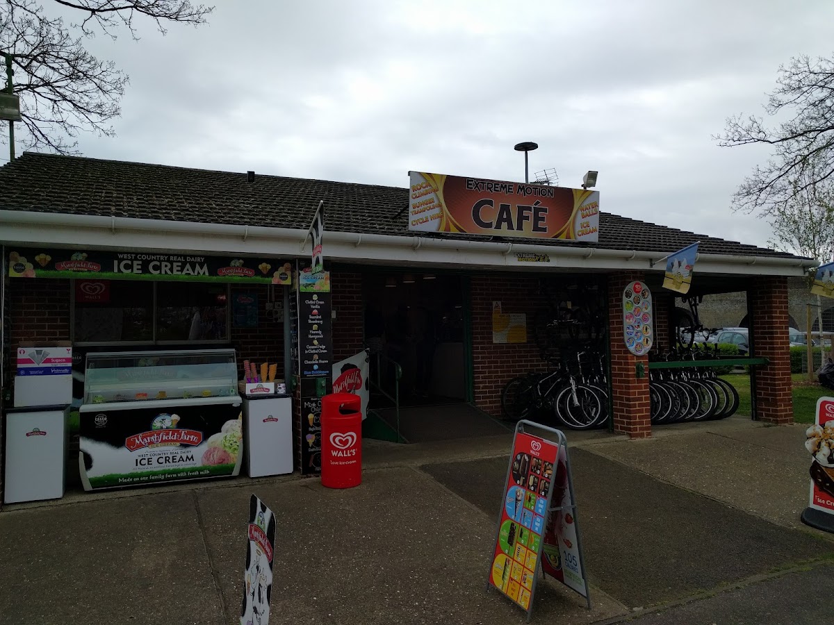 Extreme Motion Cafe end Mini Golf