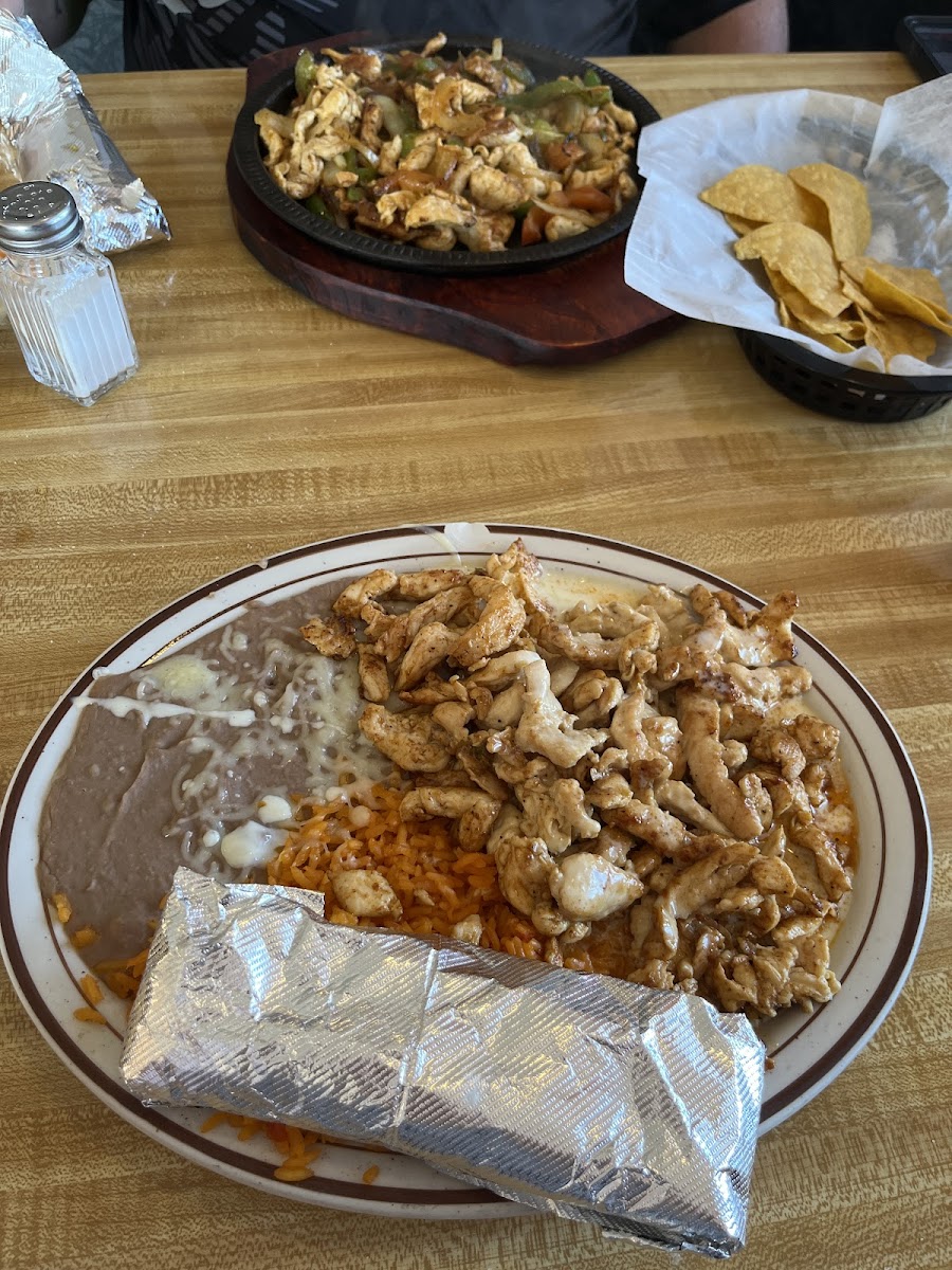 Los Hermanos Dos Mexican Restaurant Photo 7