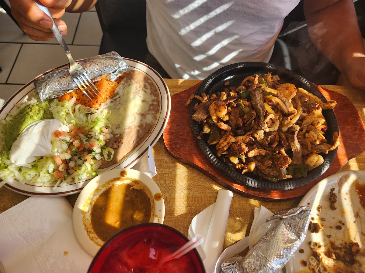 Los Hermanos Dos Mexican Restaurant Photo 9