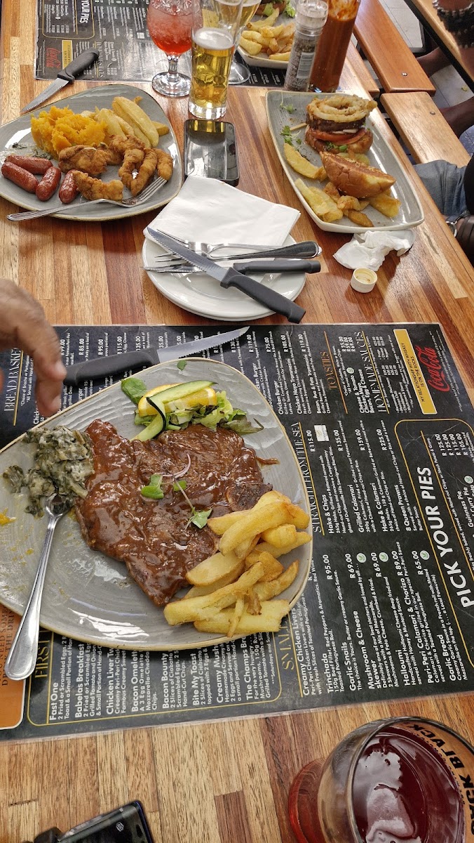 Horse And River Pub & Grill Photo 7