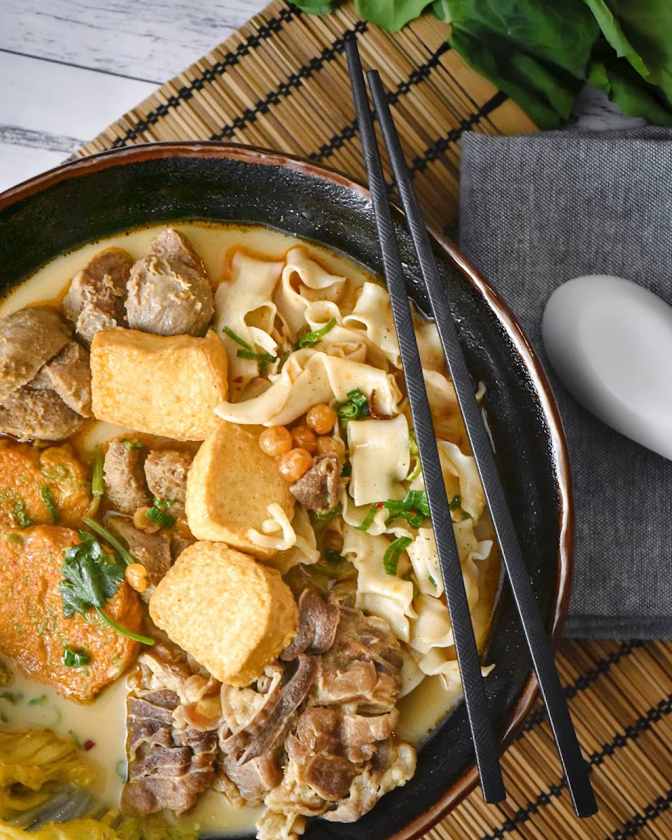 Golden Roc Hot Pot 麻辣鲜生 Photo 3