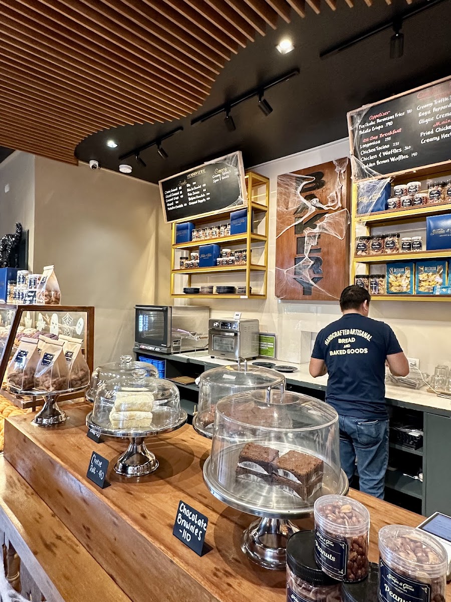 Serafin & Gloria Bakery and Cafe Photo 6